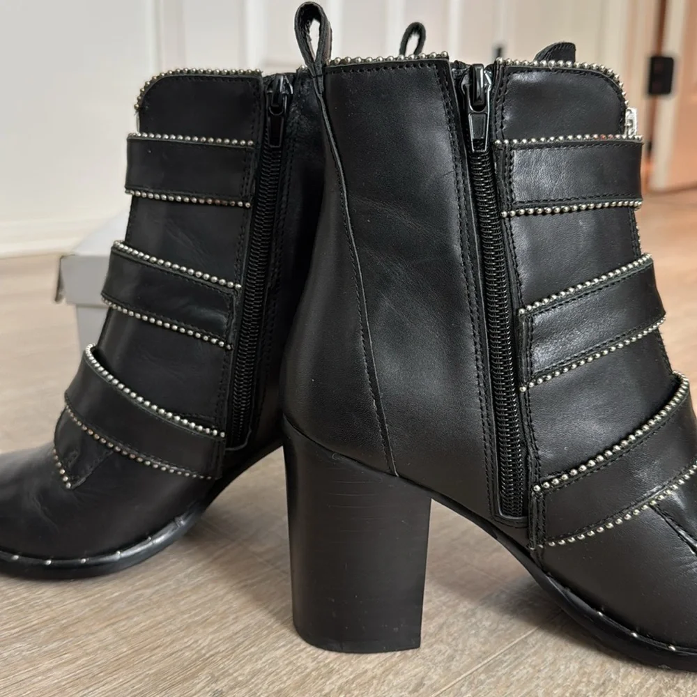 Cute stud boot - Picture 3 of 7